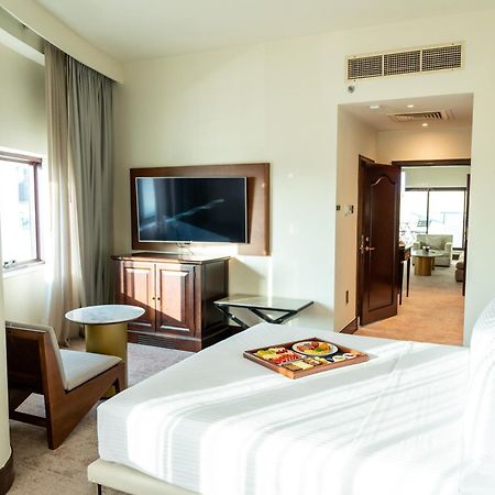 Majestic Cove Hotel - Formerly Le Meridien Fairway Dubai Bagian luar foto