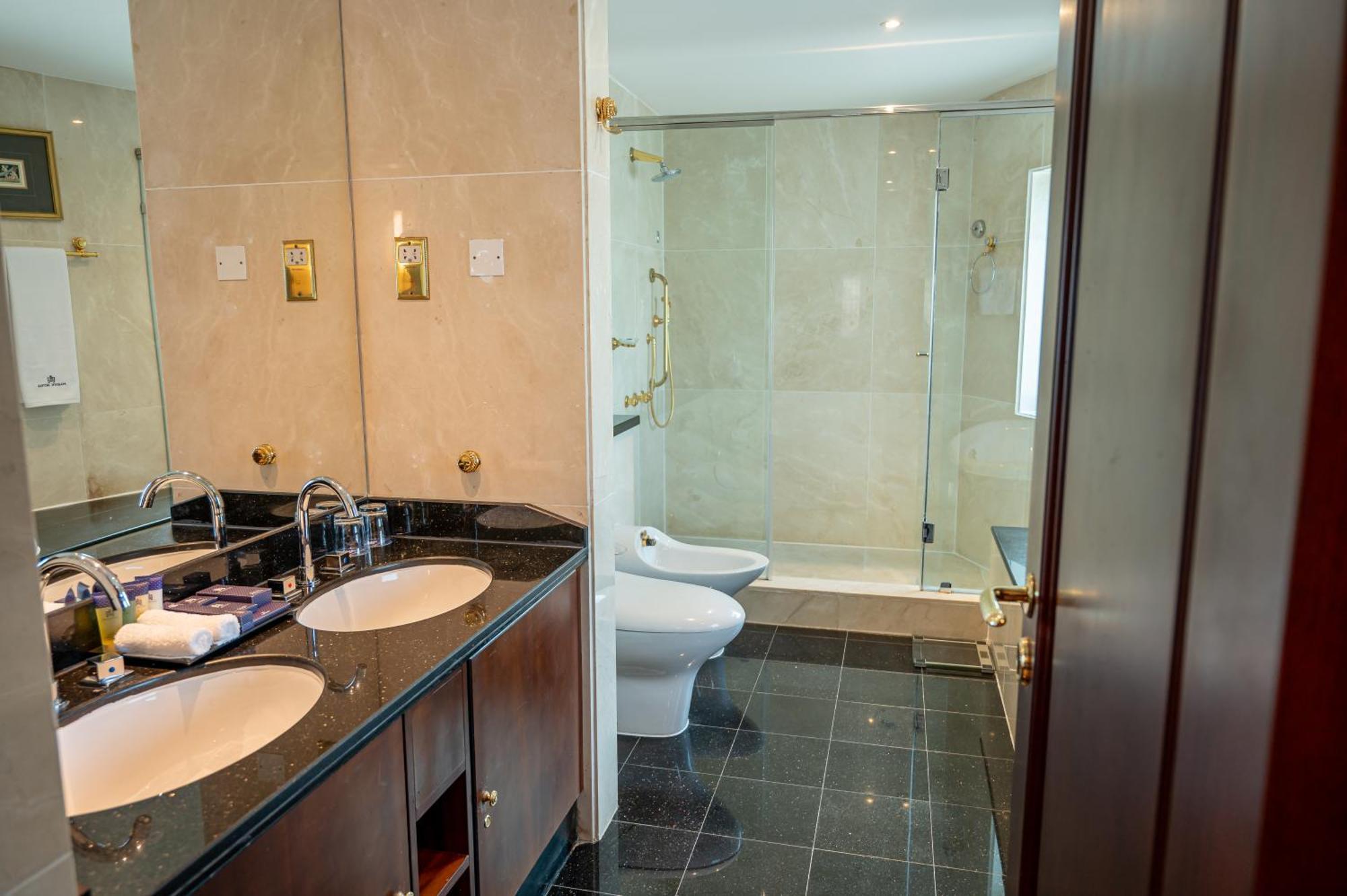 Majestic Cove Hotel - Formerly Le Meridien Fairway Dubai Bagian luar foto