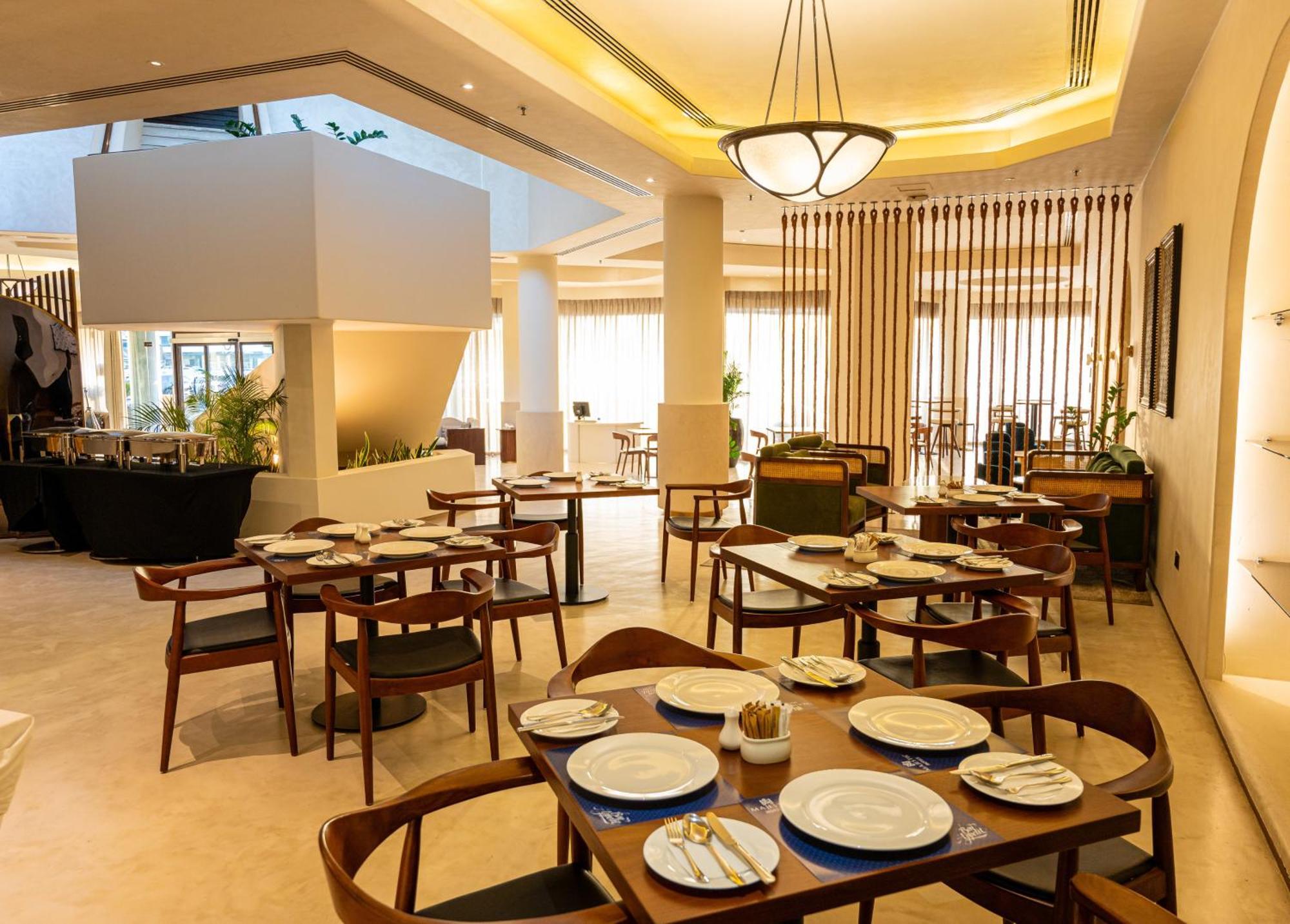Majestic Cove Hotel - Formerly Le Meridien Fairway Dubai Bagian luar foto